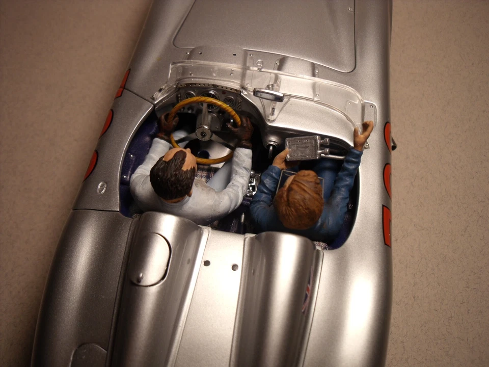 CMC 1/18  FIGUREN  MOSS JENKINSON VROOM BEMALT  GP REPLICAS MINICHAMPS CMR - Bild 4 von 4