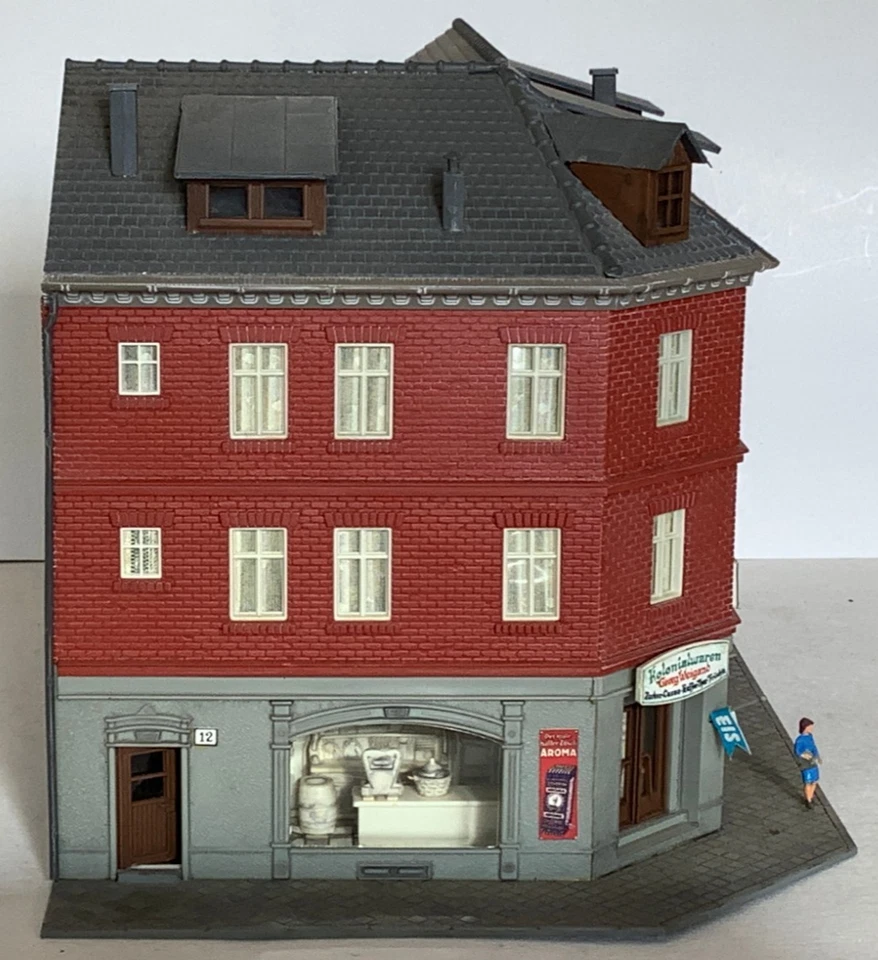 ✅Pola 184 H0/1:87 Town Corner House "Antiques King" + 💥Light (GK85-33FL1) - Image 4 of 4