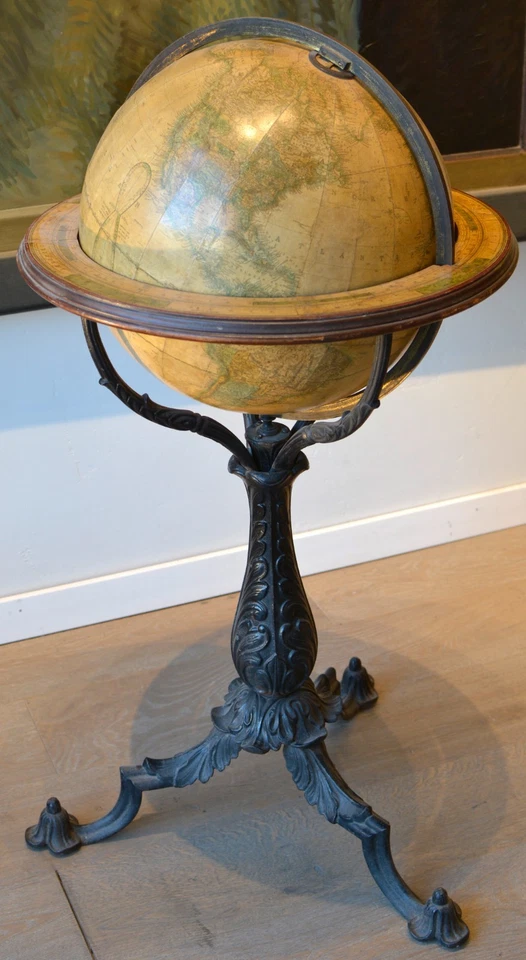 Globo antiguo Gilman Joslin 16". Alrededor de 1870. 42" de alto. Soporte de hierro rococó. Foto 2 de 4