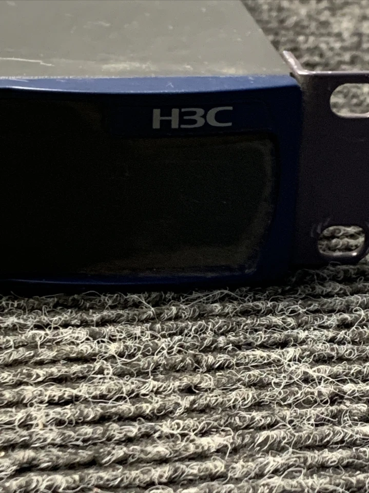 Used H3C Switch S5500-28C-PWR-SI S5500 Series w/ 2 Interface Slots - Image 3 of 4