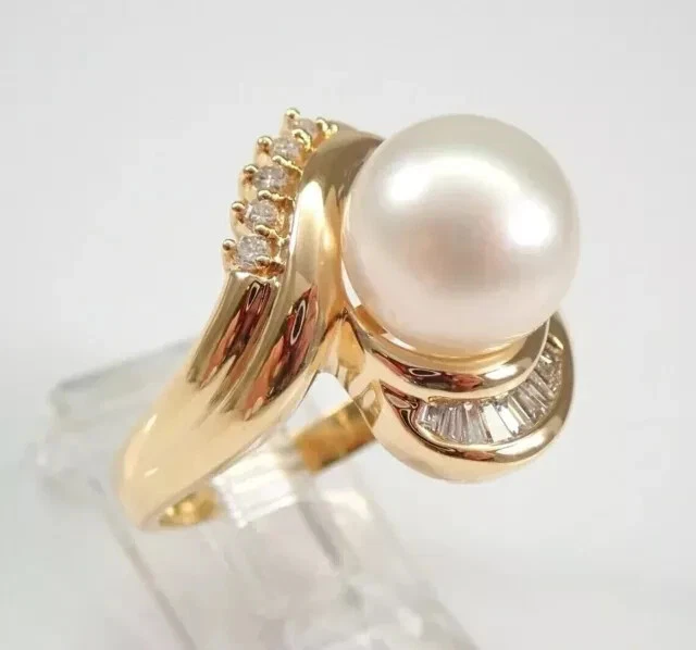 Anillo de compromiso solitario redondo de perlas blancas genuinas de 3 quilates enchapado en oro amarillo de 14 quilates Foto 2 de 4