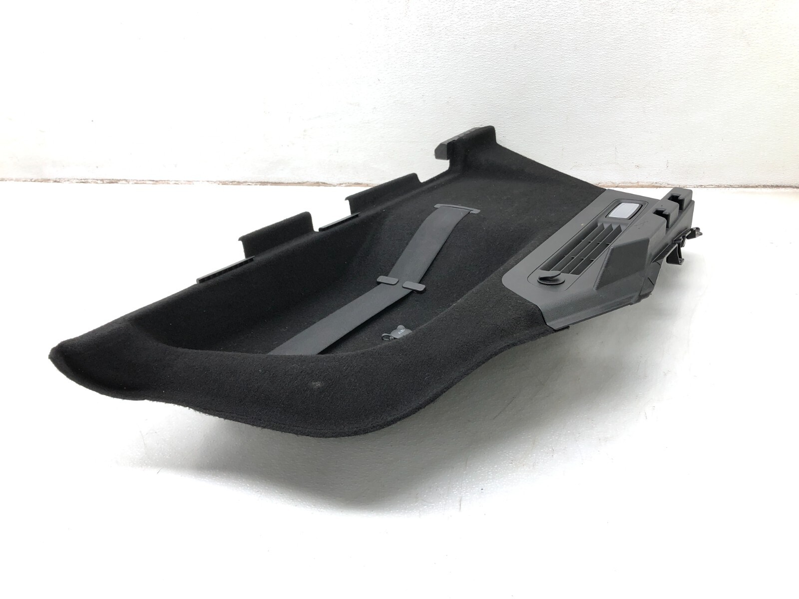 2017-2022 MASERATI LEVANTE RIGHT PASSENGER REAR QUARTER TRIM COVER PANEL OEM.