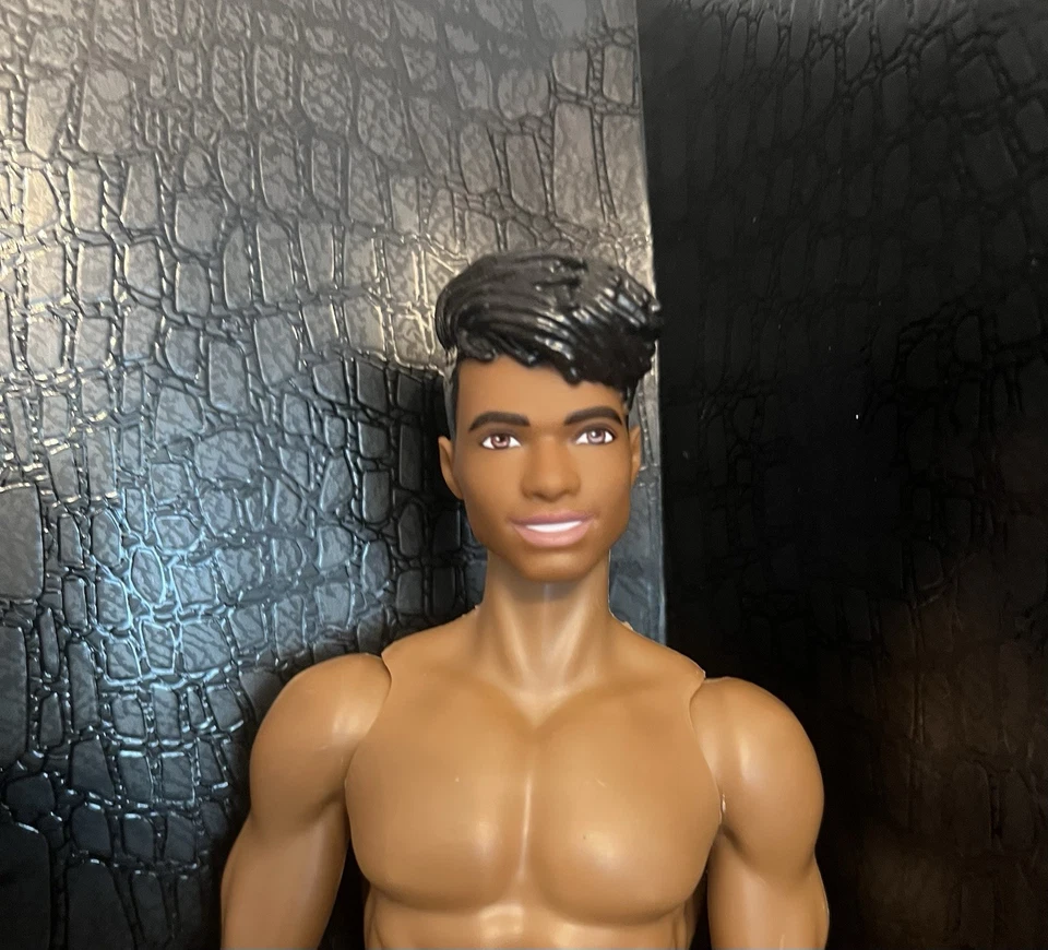 Muñeca híbrida articulada AA Ken personalizada única Barbie afroamericana Foto 2 de 3