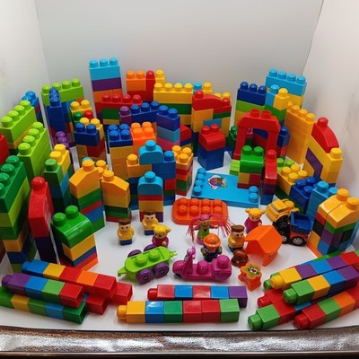 Mega Blocks Big Building Blocks Bricks Lot Of 400+ Pieces w/ 8 Figures