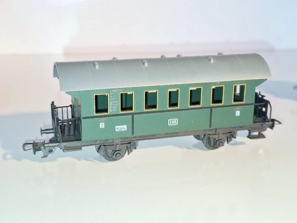 2 x Fleischmann #5001 DB Short Passenger wagon. Good Overall cond.HO Scale.Boxed - Image 4 of 4