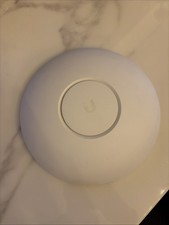 Ubiquiti Networks Unifi UAP-AC-PRO Wireless Access Point with Mounting Bracket