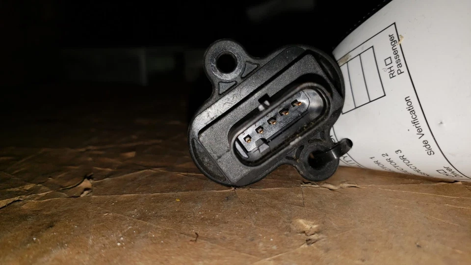 Расходомер воздуха для впрыска б/у топлива подходит: 2006 BMW 750i класс A - Изображение 2 из 4