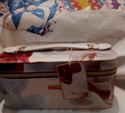 Ted Baker London Enchanting Blush Pink Geschenkset Box Etui Body Wash Souffle Spray