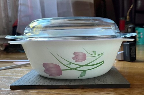 rare LaOpala casserole WITH LID - stunning vintage find - 2 litre
