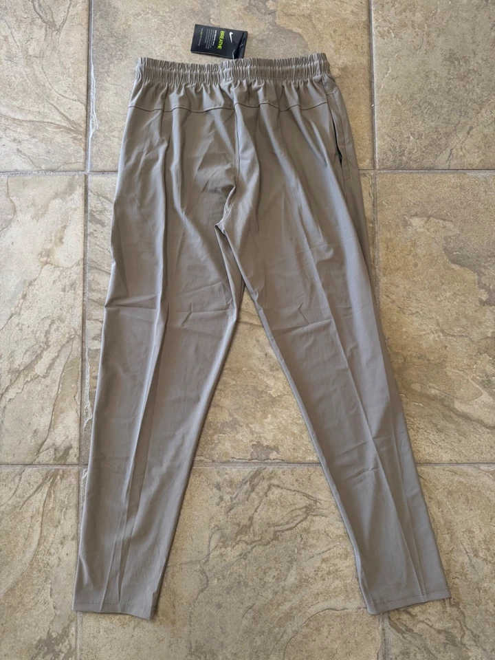 NIKE JOGGER PANTS WITH POCKETS MENS SIZE M - Image 2 of 2