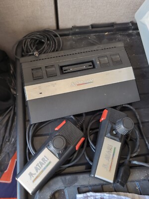 atari 2600 konsole mit Stromkabel