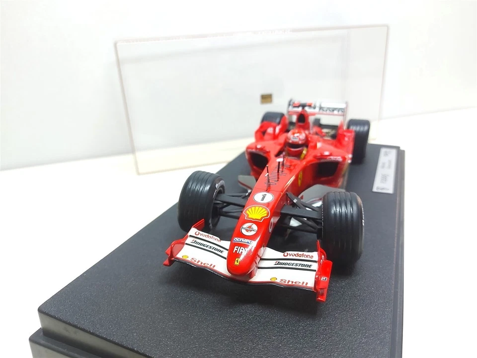 Ferrari F2005 Marlboro #1 M. Schumacher - 1/18 Hotwheels + Teca - Immagine 2 di 4