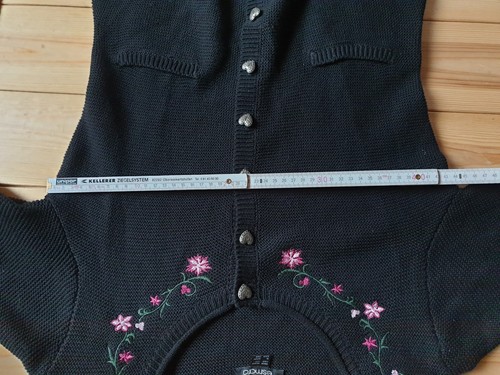 Esmara Süße Trachten Strickjacke Gr. 38 / 40 Schwarz mit Blumen bestickt - Bild 12 von 13