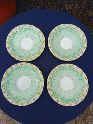 4 seltene Vintage Aynsley grüne ''Gänseblümchenblütenblätter'' Chintz Muster Porzellan Untertassen 