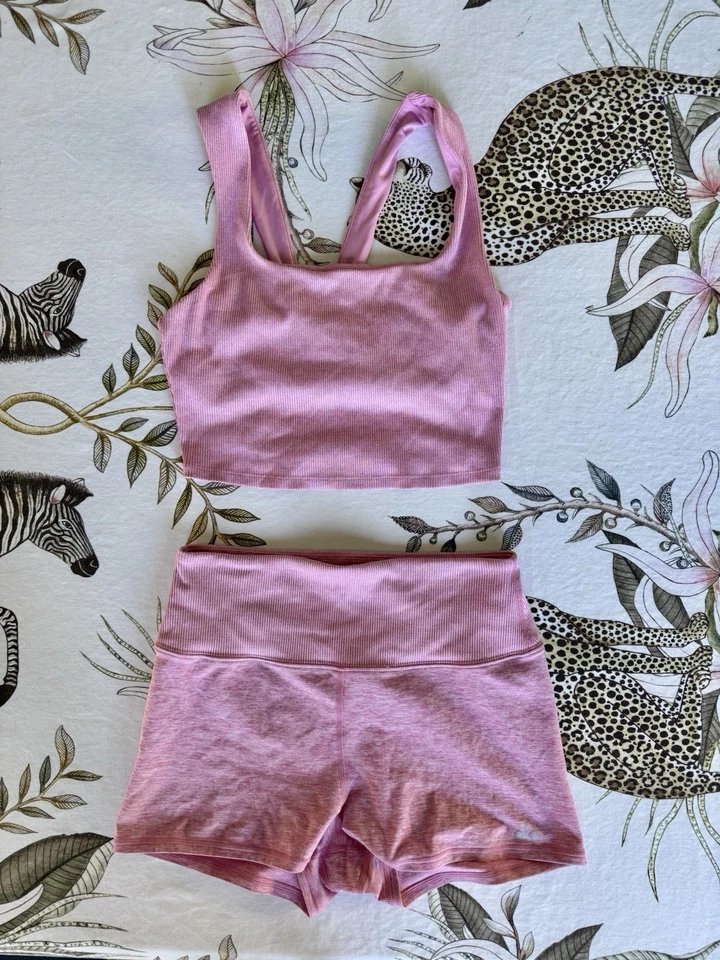 Petal Pink Alo Sports Bra Women's Size Small Pastel Athleisure Yoga - Image 3 of 3