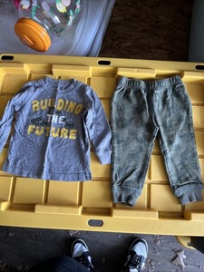 Carters Outfit Sz. 12 Months