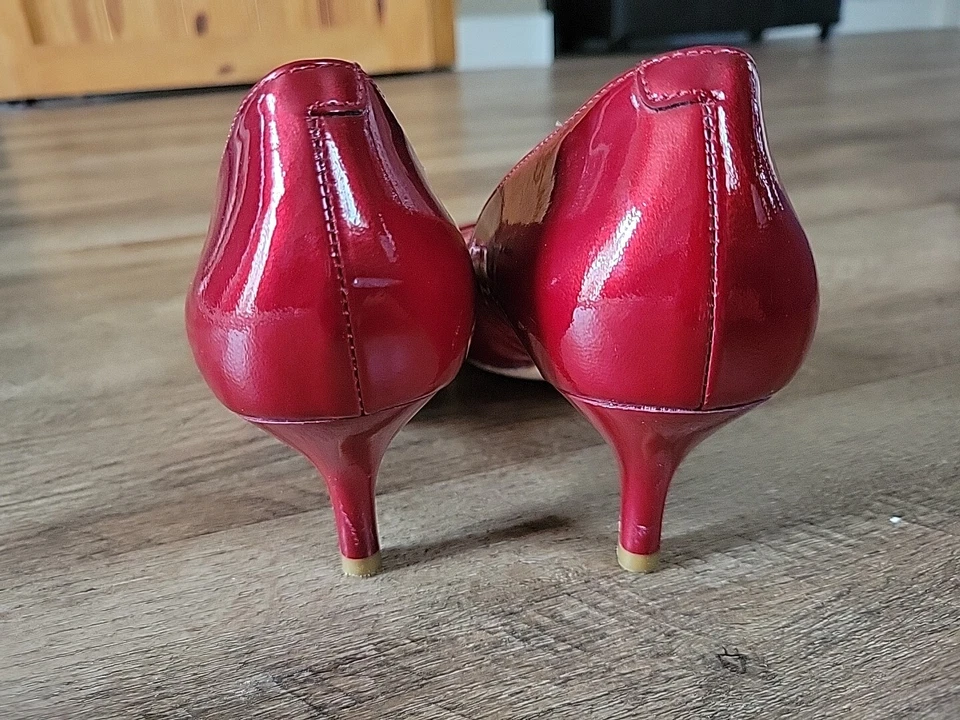 Sapatos femininos Joan & David Dagardner salto gatinho vermelho escuro couro envernizado, 7M - Imagem 4 de 4