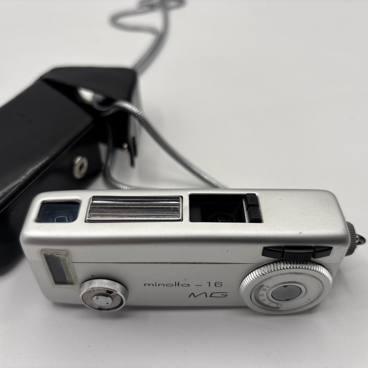 Minolta 16 MG Vintage Pocket Compact Film Camera ROKKOR f/2.8 20mm