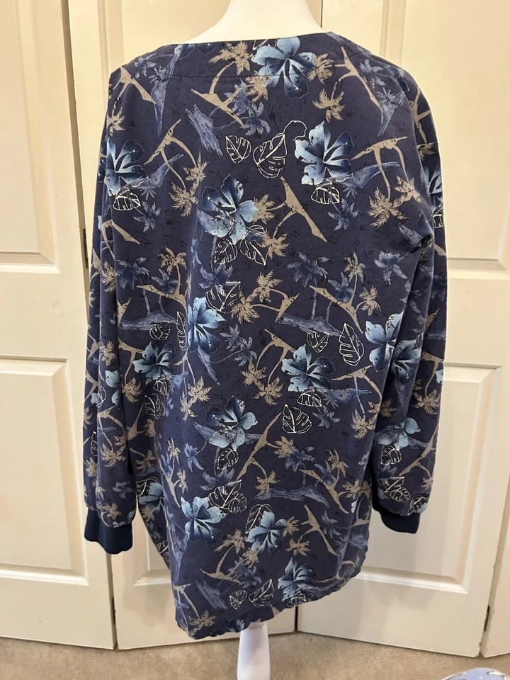 Scrub Jacket Medium Women’s - Image 3 of 3