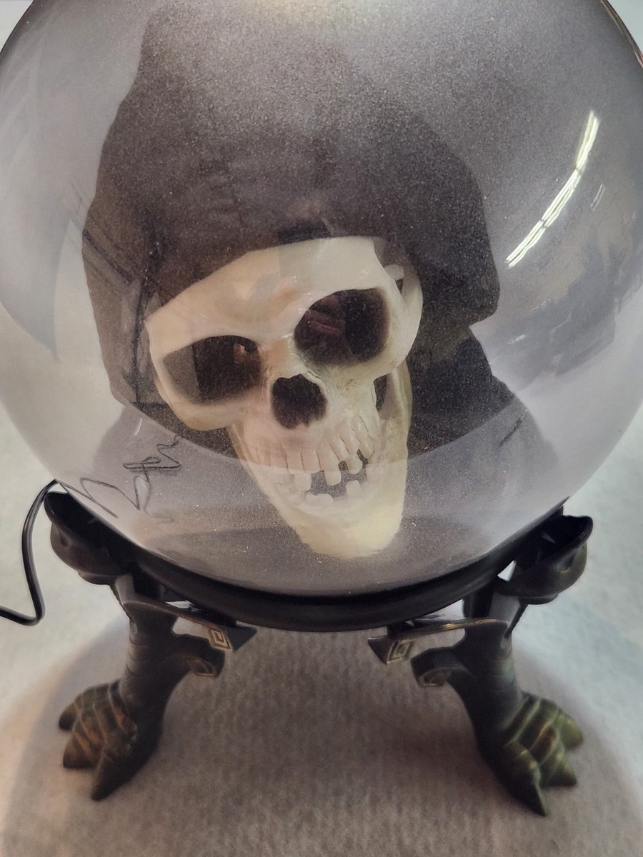 Vintage 2005 Gemmy Crystal Spirit Ball Animate Talking Skull