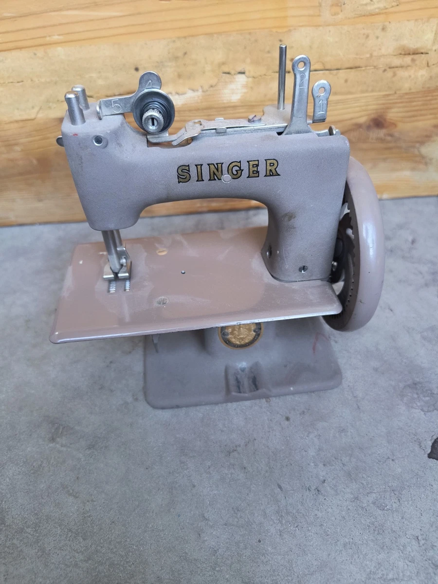 SINGER Child-sized Sewing Machine Collectible Sewing Machines for