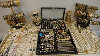 NICE High End Antique Estate Costume Jewelry Lot Vintage Gold Plate Signed 438Pc
