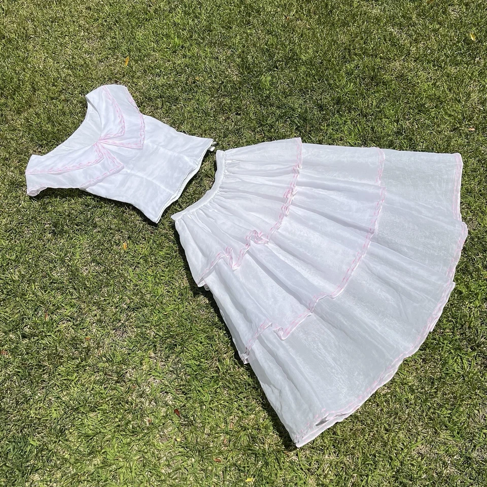 Conjunto de picnic vintage de dos piezas de organdí de los años 50 - blusa marinera y falda en capas Foto 2 de 4