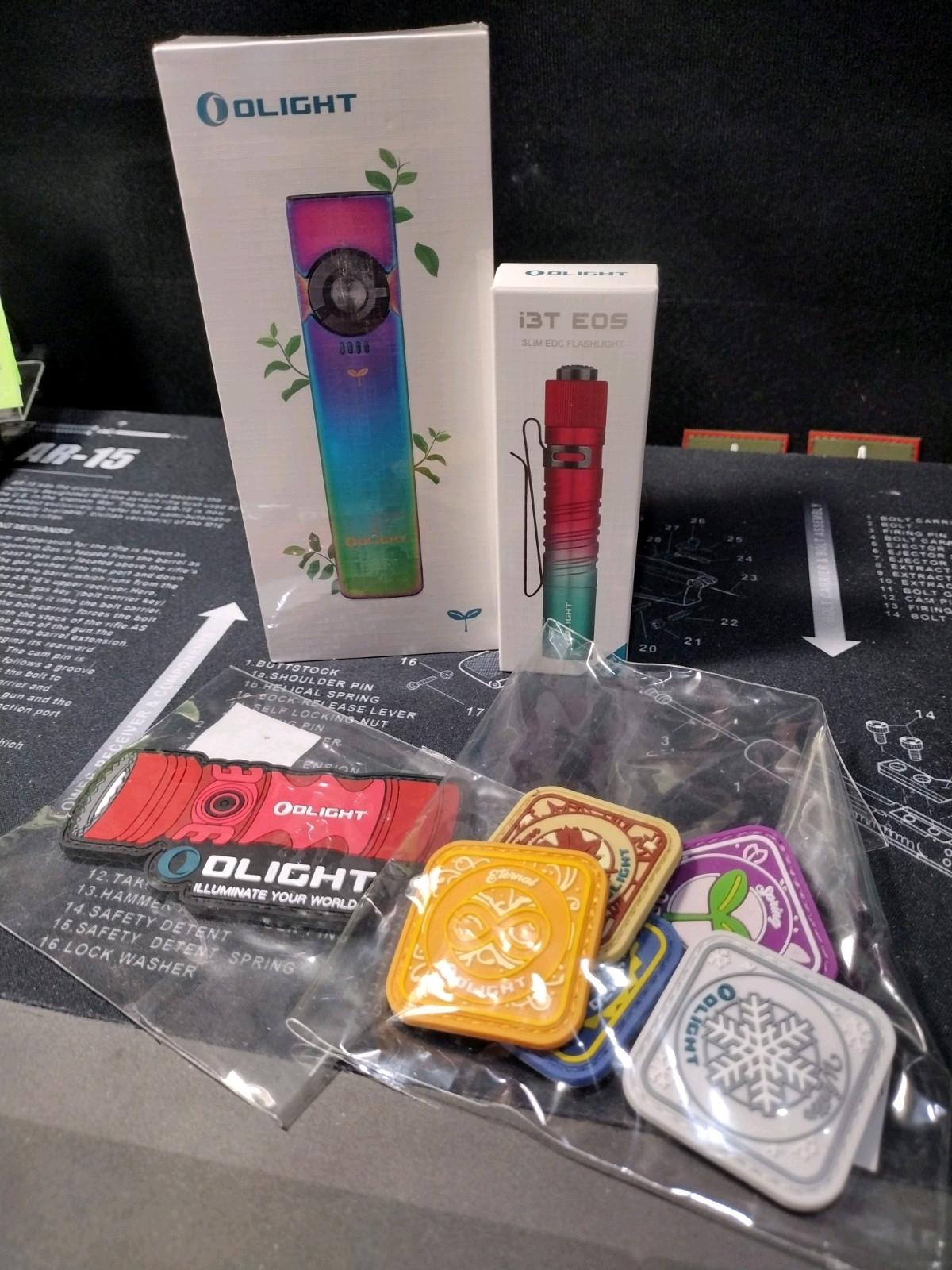Olight I3T EOS Red & Green Chameleon Birthday Exclusive Flashlight