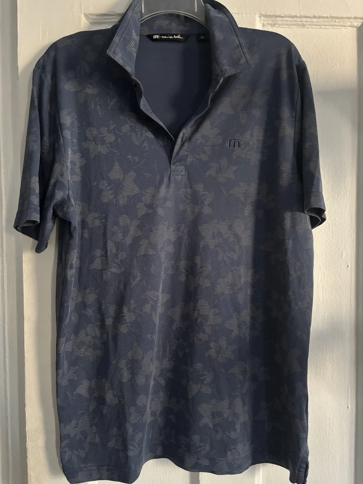 Polo de golf Travis Mathew Hootenanny para hombre talla grande azul floral atletismo Foto 3 de 4