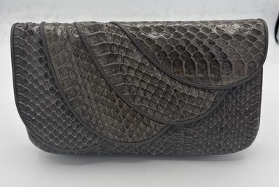Finesse La Model Clutch 
