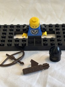 Lego Vintage Castle: Black Falcon Knight Minifigure with Bow (cas254) from 10039