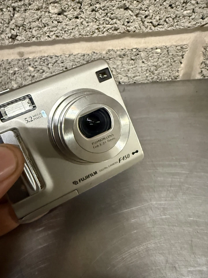 Fujifilm FinePix F440 4.1MP Digital Camera 3.4x Optical Zoom Silver UNTESTED!!!, photo 3 of 5