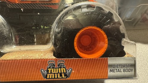 HOT WHEELS Monster Truck Twin Mill 1:24 Scale 2018 Collectible Monster Jam - 第 4/10 張圖片