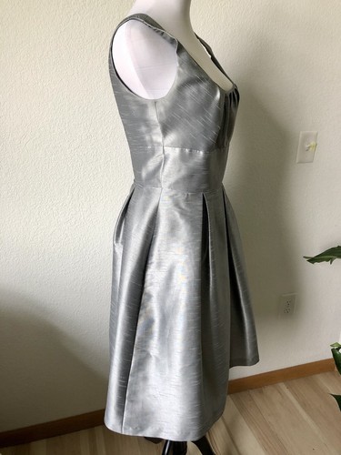 Alfred Sung platinfarbenes Ballerina-Partykleid Passform/Flair vorne tief/hinten U-Ausschnitt Gr. 4 - Bild 3 von 4