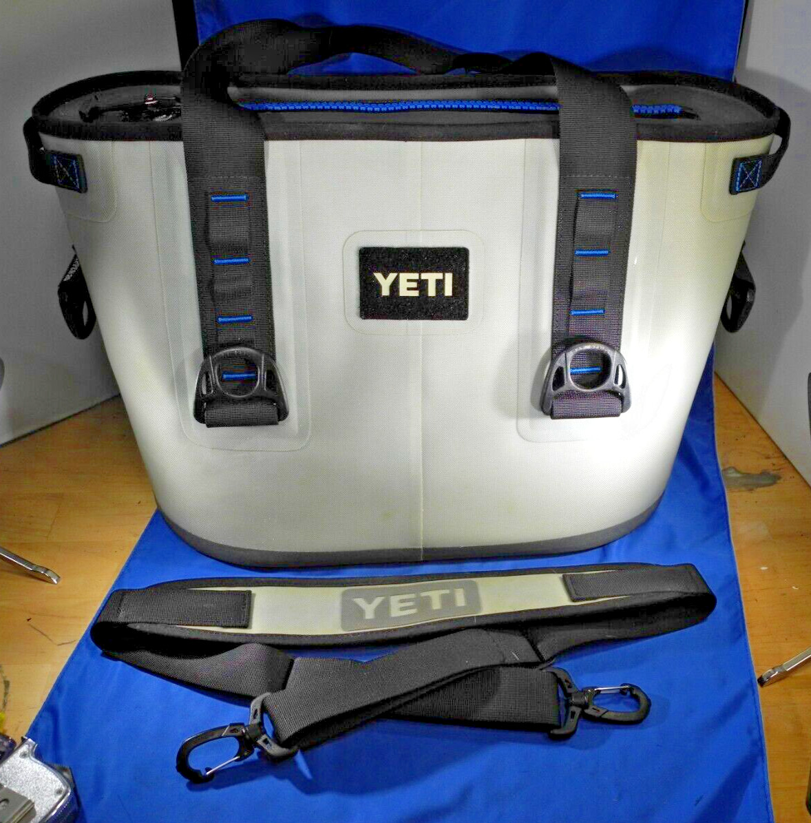 Yeti Coolers Yeti Hopper 20 Grey Yeti YHOP20G Hopper 20 Soft Side