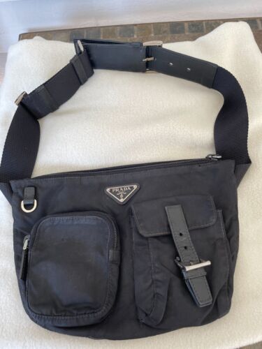 Vintage 1990s Prada nylon travel bag in black – We love Vintage