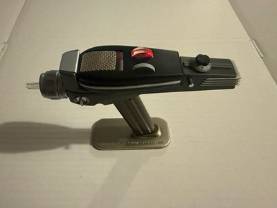 #ad THE WAND COMPANY STAR TREK PHASER REMOTE $900.00