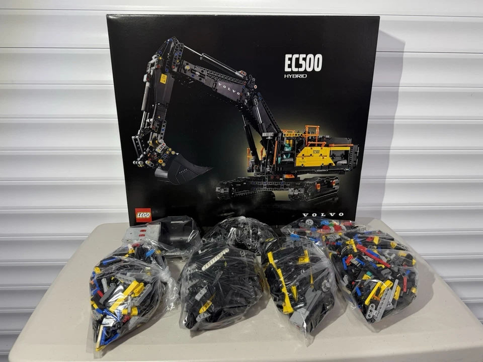 LEGO Technic 42215 Volvo EC500 Hybrid Excavator, photo 2 of 5