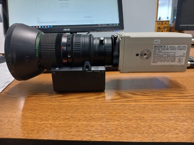 Sony DXC-930 with Lens Zoom  - VCL-714BXEA