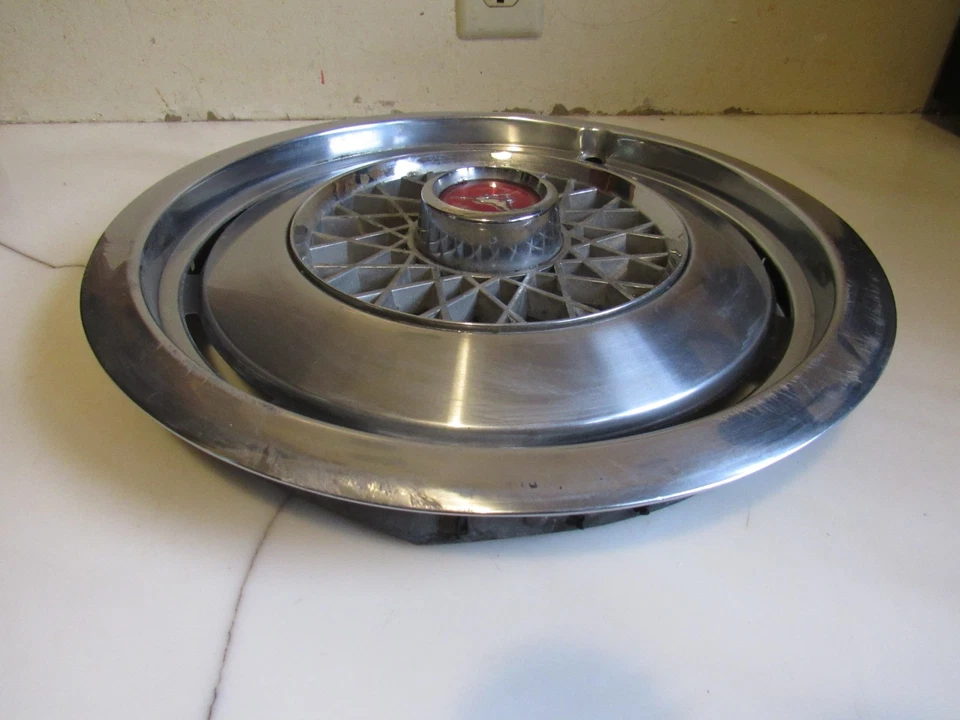 Tapacubos Ford Mustang II vintage 1974-1978 Foto 3 de 4