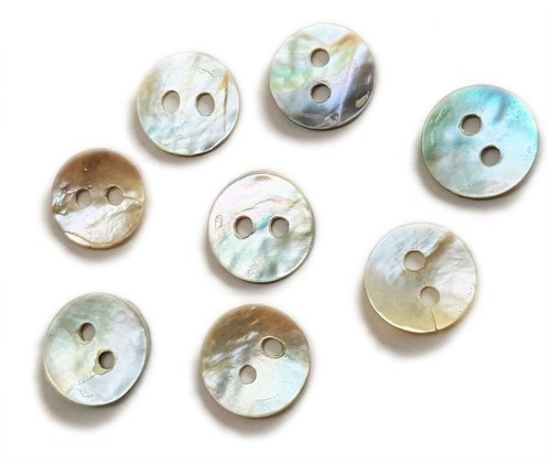 8 x Buttons MOTHER OF PEARL Small Buttons 2 Hole Iridescent ROUND HEART FLOWER - Picture 13 of 16