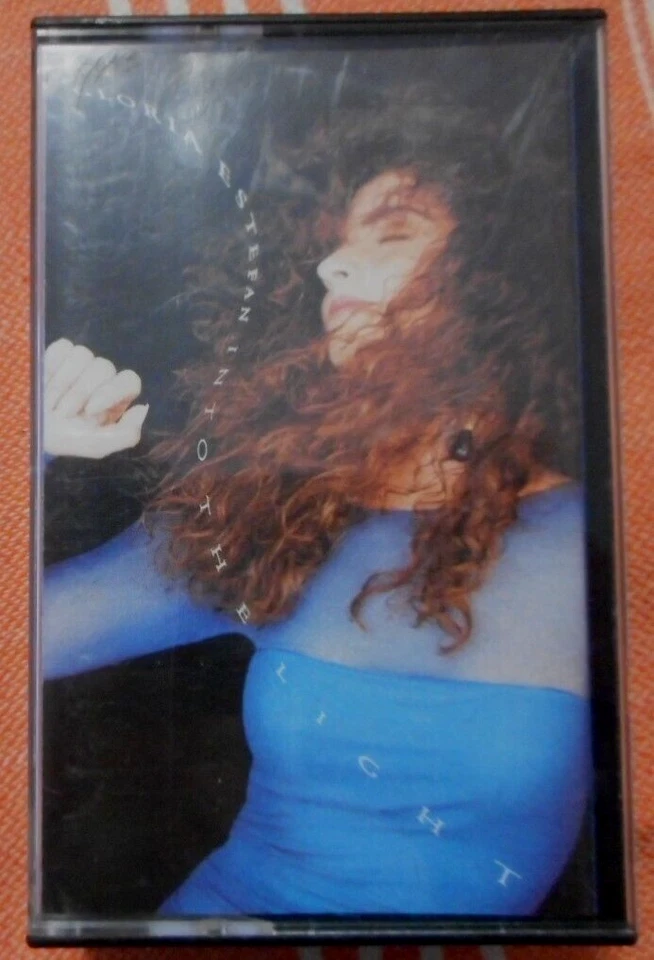GLORIA ESTEFAN ` DOUBLE CASSETTE  Into The Light / Love Song RARE Epic AUSTRALIA - Image 2 of 4