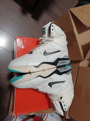 nike pump shoes 1990