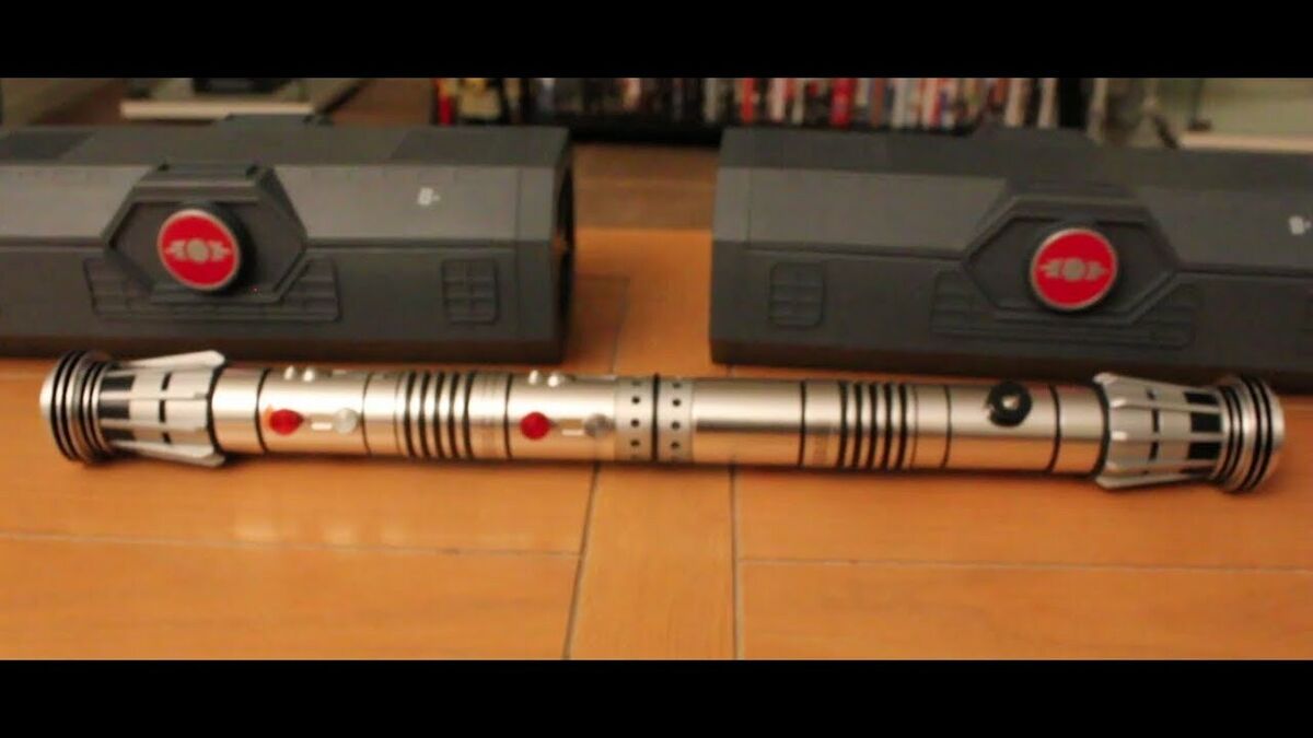 Qui-Gon Jinn Legacy Lightsaber In-Hand Photos : r/lightsabers