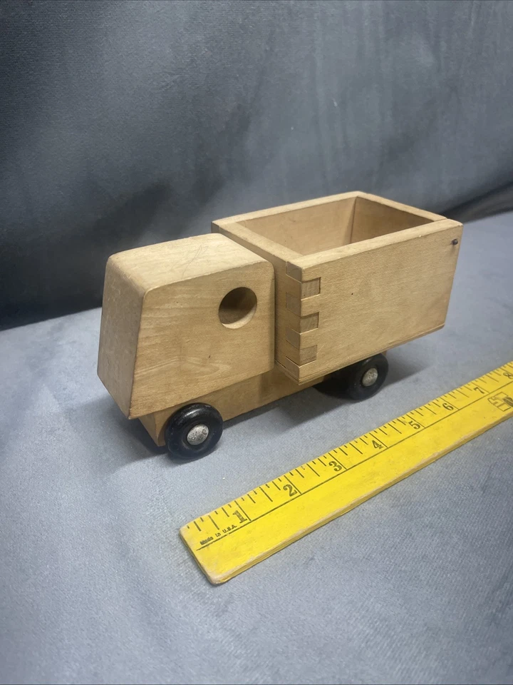 Camión de volteo de juguete de madera vintage juguetes creativos hechos en Finlandia Foto 2 de 4