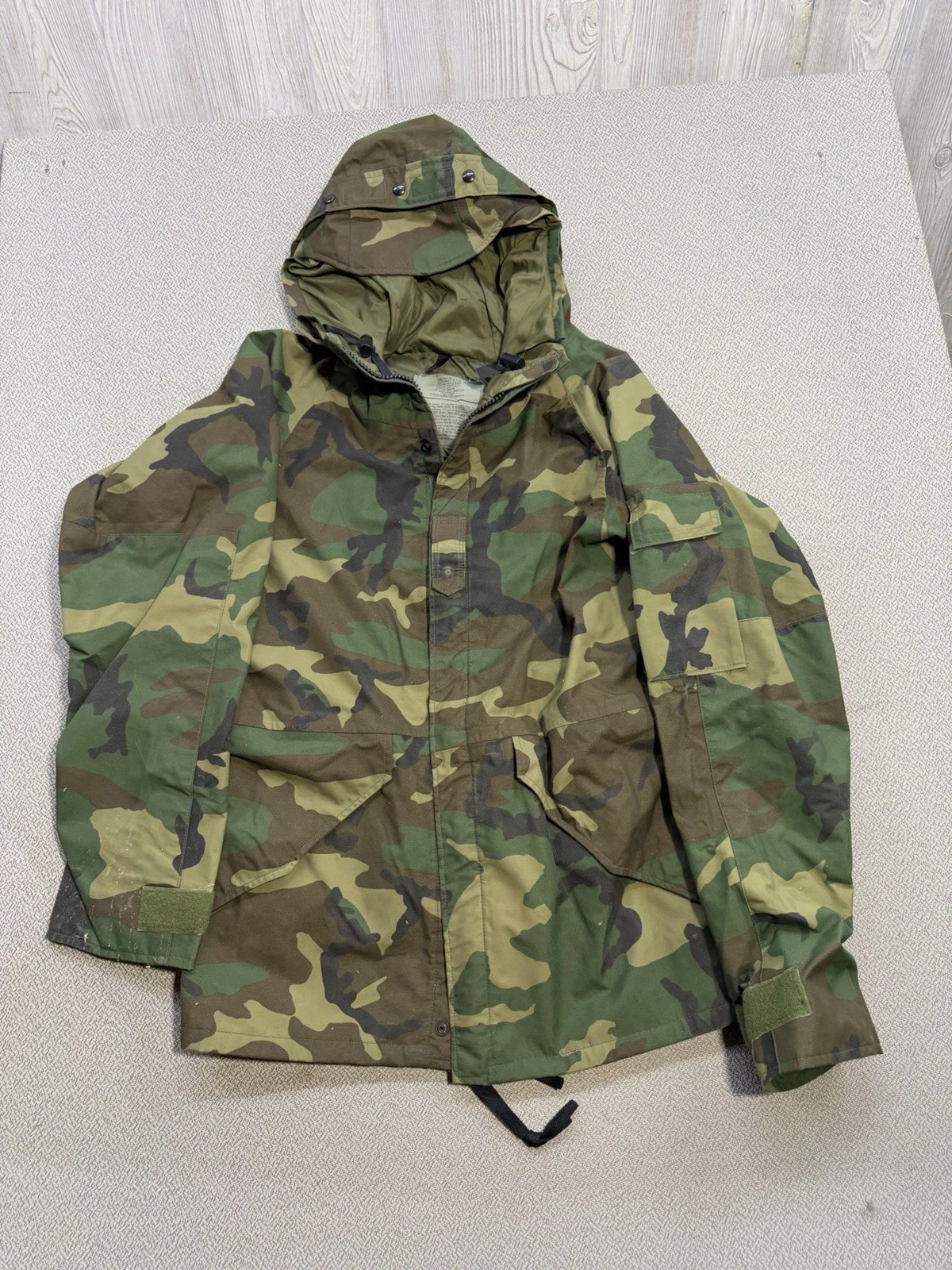 Vintage92 US Army ECWCS Parka Mens Small Reg. Woodland Camo Gore-Tex Military - product detail image 1