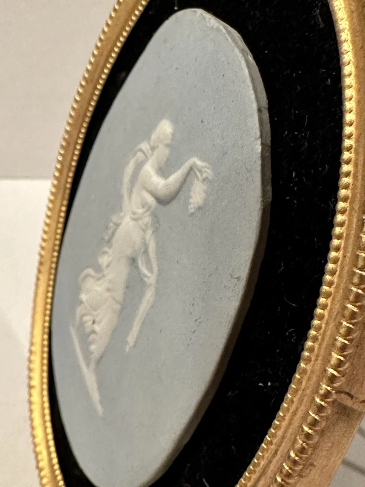 Placa Wedgwood Jasperware Bacchante – Moldura oval dourada clássica donzela com uvas - Imagem 3 de 4
