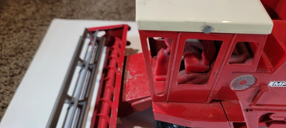 Vintage 1973 Ertl 1:20 Massey Ferguson 760 Combine Yellow Rim Circle Air Intake - Image 3 of 4