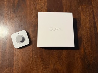 Oura Ring 4 Silver Size 9 Factory Sealed NEW + Extra Size 9 Oura Charger