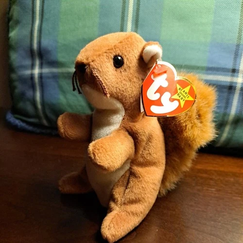 Vintage TY Beanie Baby Nuts The Squirrel Retired 1996 NWT